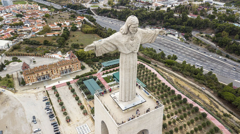 Статуя Христа